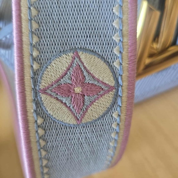 Louis Vuitton purse - Picture 6 of 8